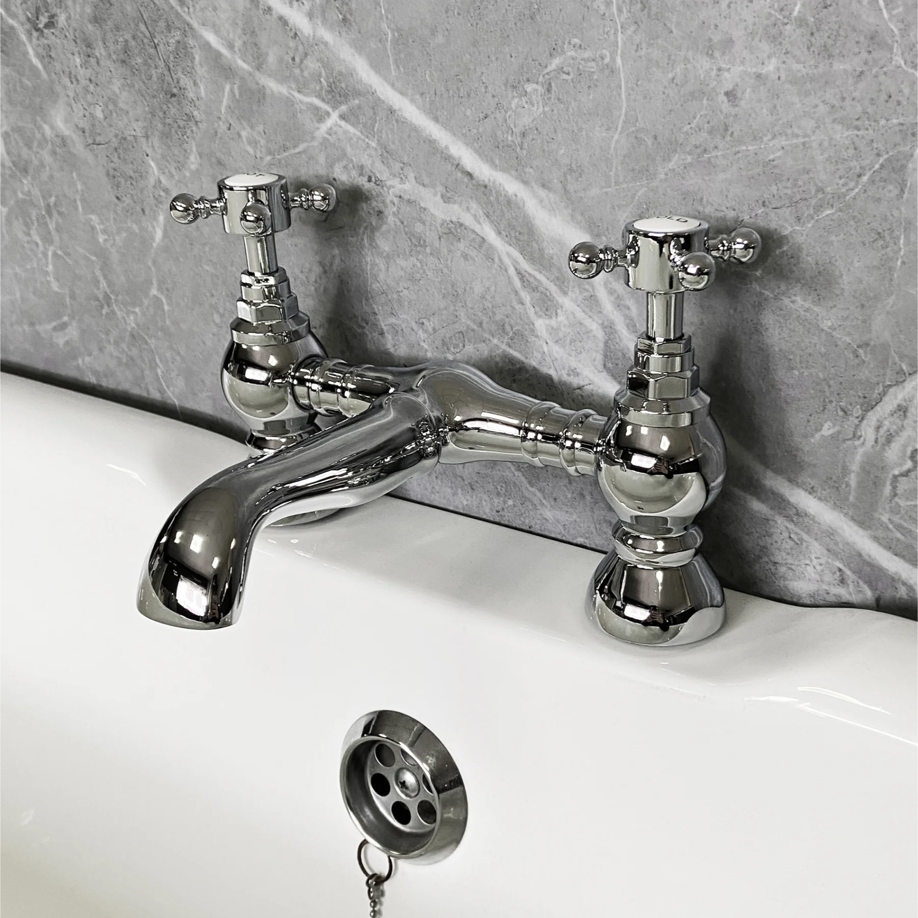 Cammie Traditional Style Cross Head Bath Filler Tap Chrome & White 5 Cammie Traditional Style Cross Head Bath Filler Tap Chrome & White - Image 3