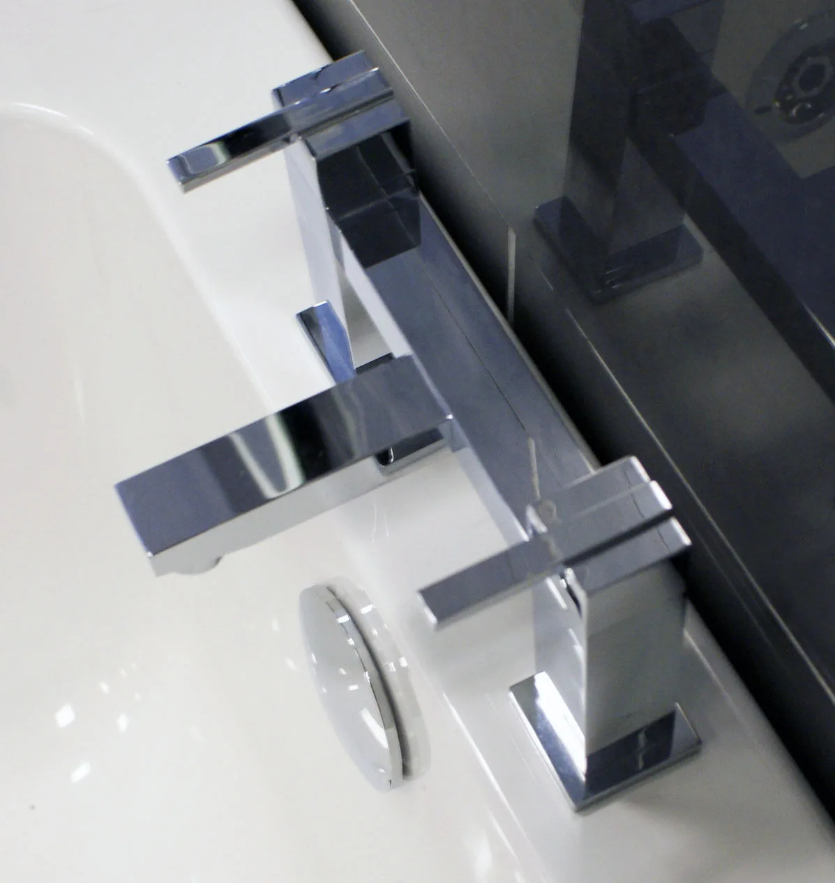 Square Bath Filler Tap Dual Lever Lifetime Guarantee 5 Square Bath Filler Tap Dual Lever Lifetime Guarantee - Image 3