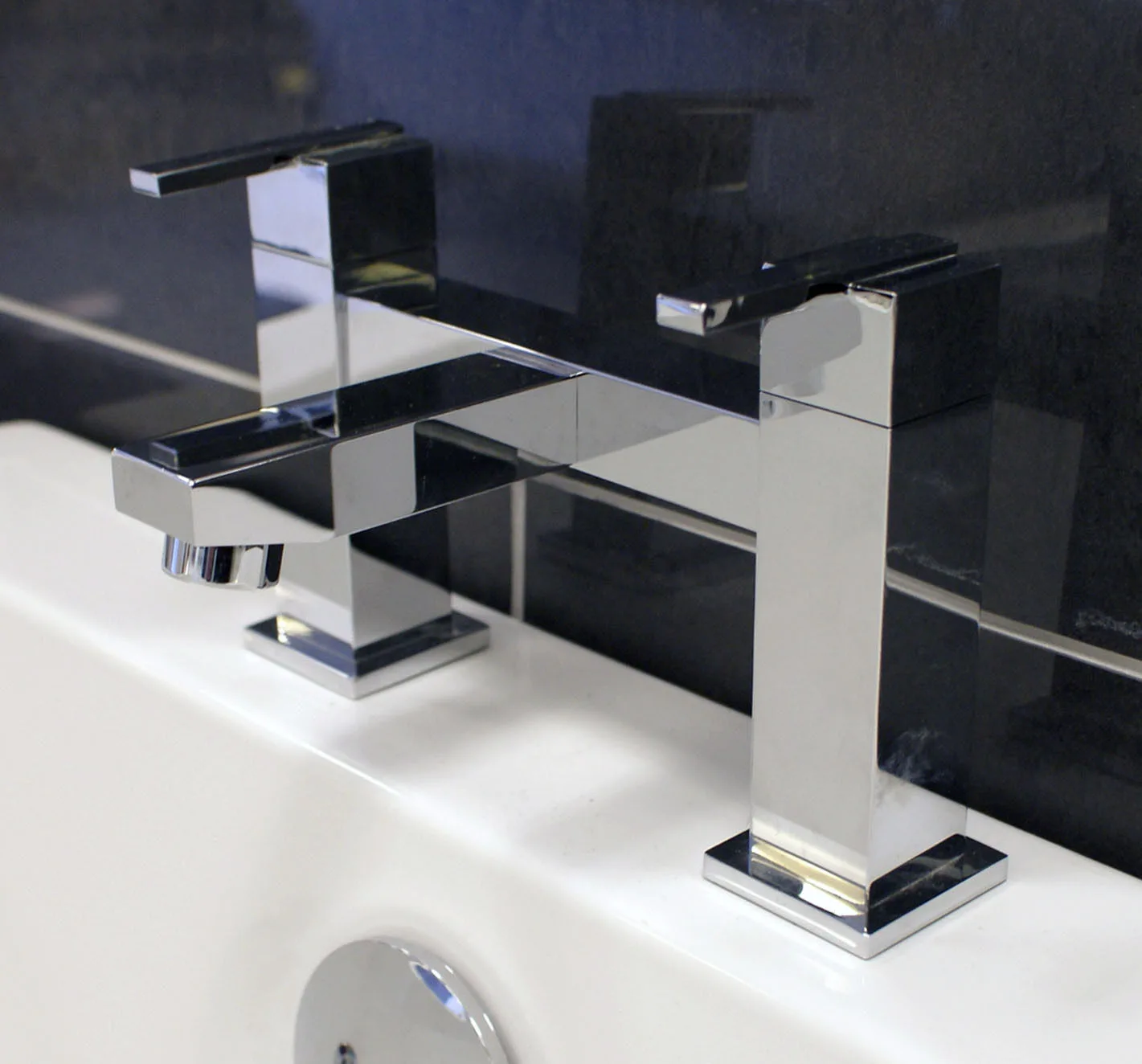 Square Bath Filler Tap Dual Lever Lifetime Guarantee 4 Square Bath Filler Tap Dual Lever Lifetime Guarantee - Image 2