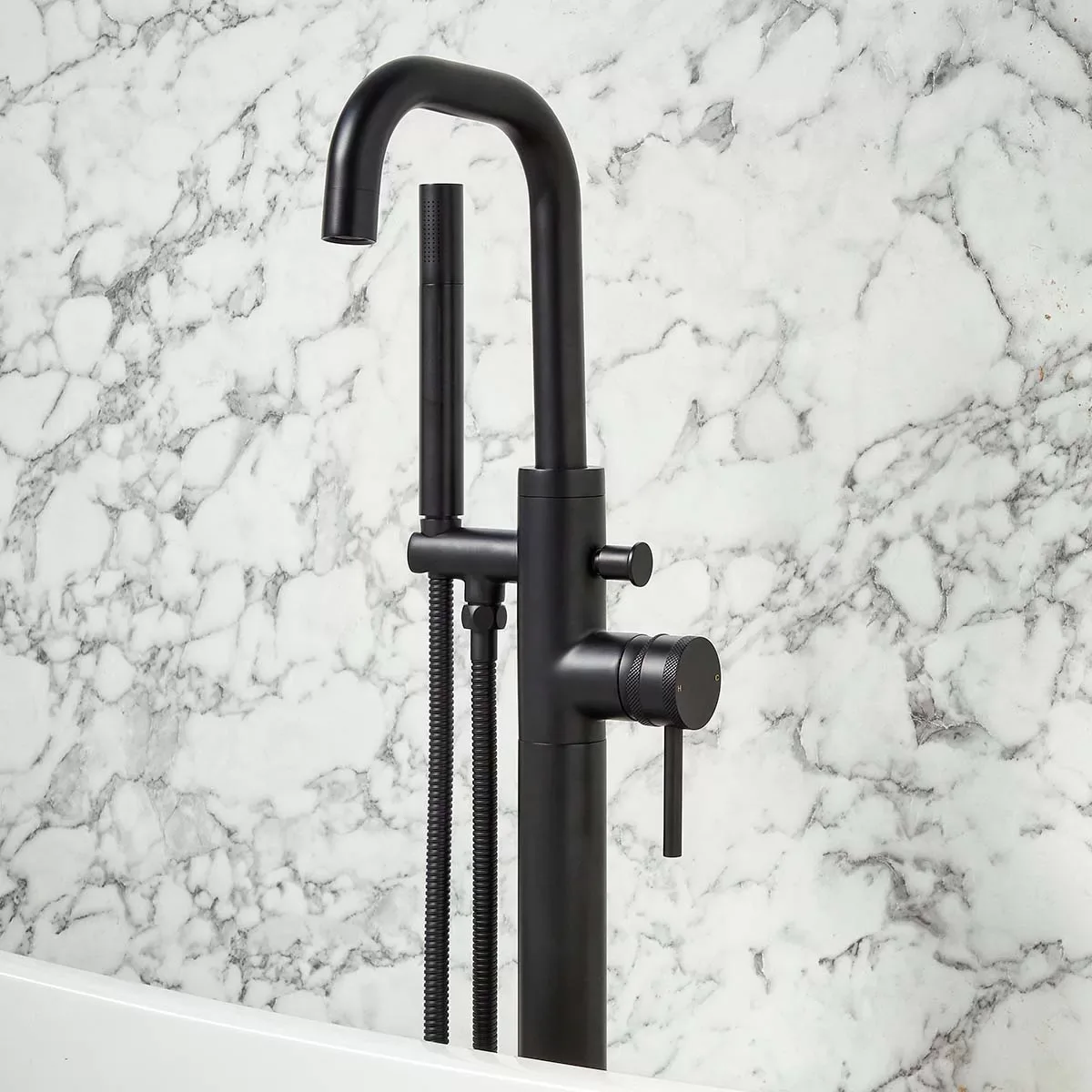 Core Matt Black Modern Round Style Freestanding Bath Shower Mixer Bathroom Tap 4 Core Matt Black Modern Round Style Freestanding Bath Shower Mixer Bathroom Tap - Image 2