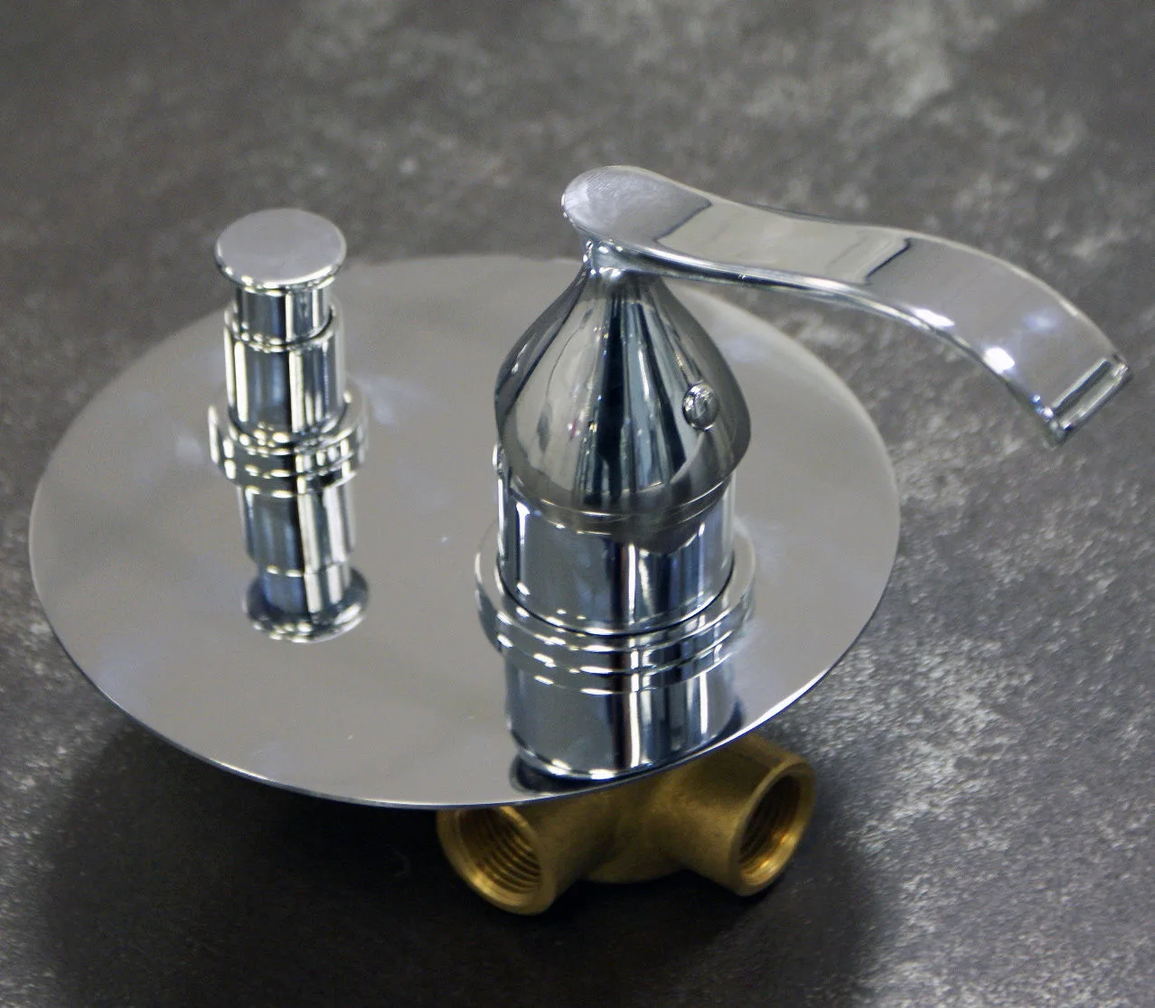 Majestic Single Lever Manual Concealed Shower Valve With Diverter By Crosswater 5 Majestic Single Lever Manual Concealed Shower Valve With Diverter By Crosswater - Image 3