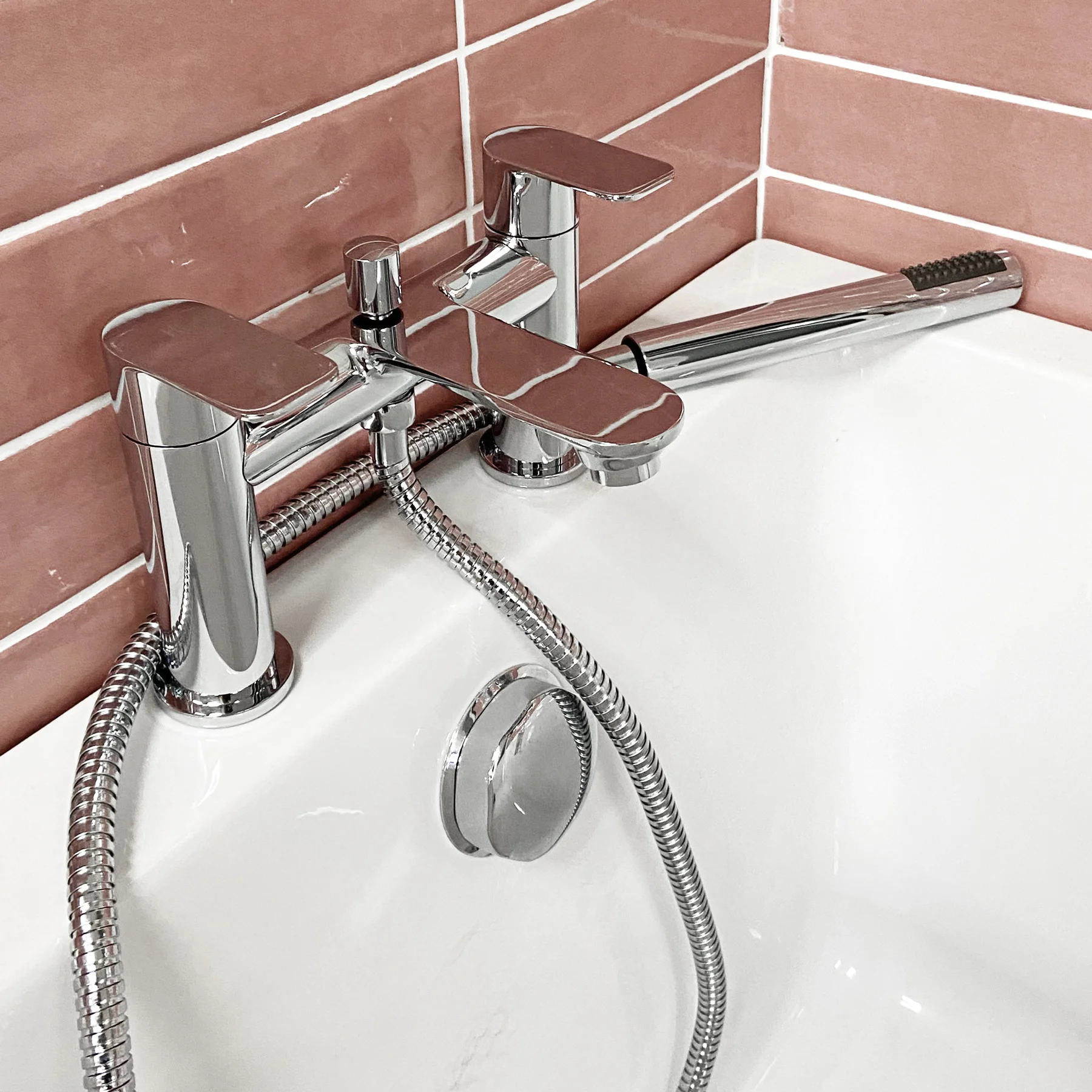 Hannah Round Style Bath Shower Mixer Tap – With Optional Click Clack Bath Waste 5 Hannah Round Style Bath Shower Mixer Tap – With Optional Click Clack Bath Waste - Image 3