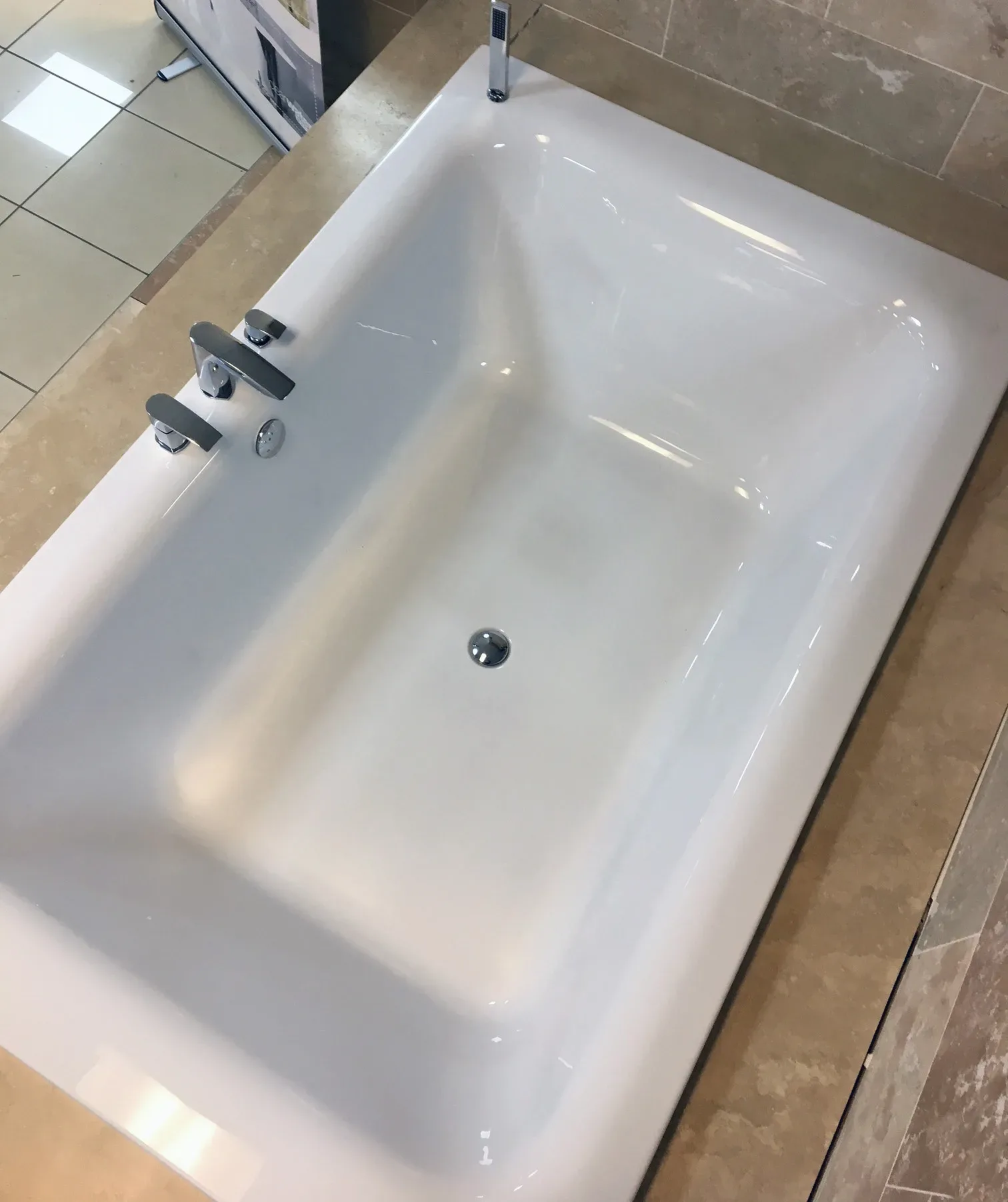 Olena 1900mm X 1200mm Luxury Large Bath 3 Olena 1900mm X 1200mm Luxury Large Bath