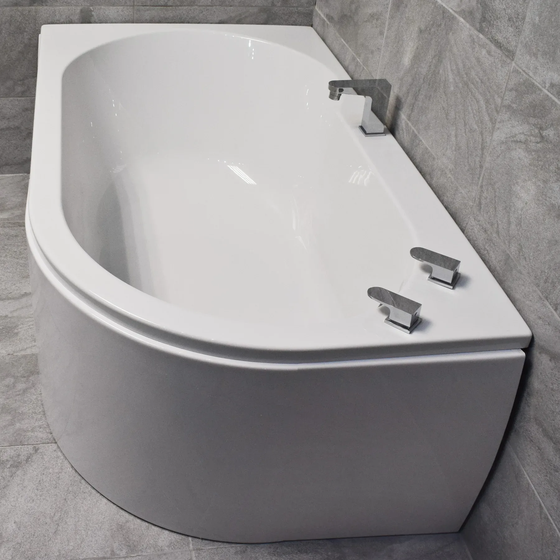 Offset Corner Bath Acrylic 1550 X 900mm White Left Or Right Hand + Front Panel 4 Offset Corner Bath Acrylic 1550 X 900mm White Left Or Right Hand + Front Panel - Image 2