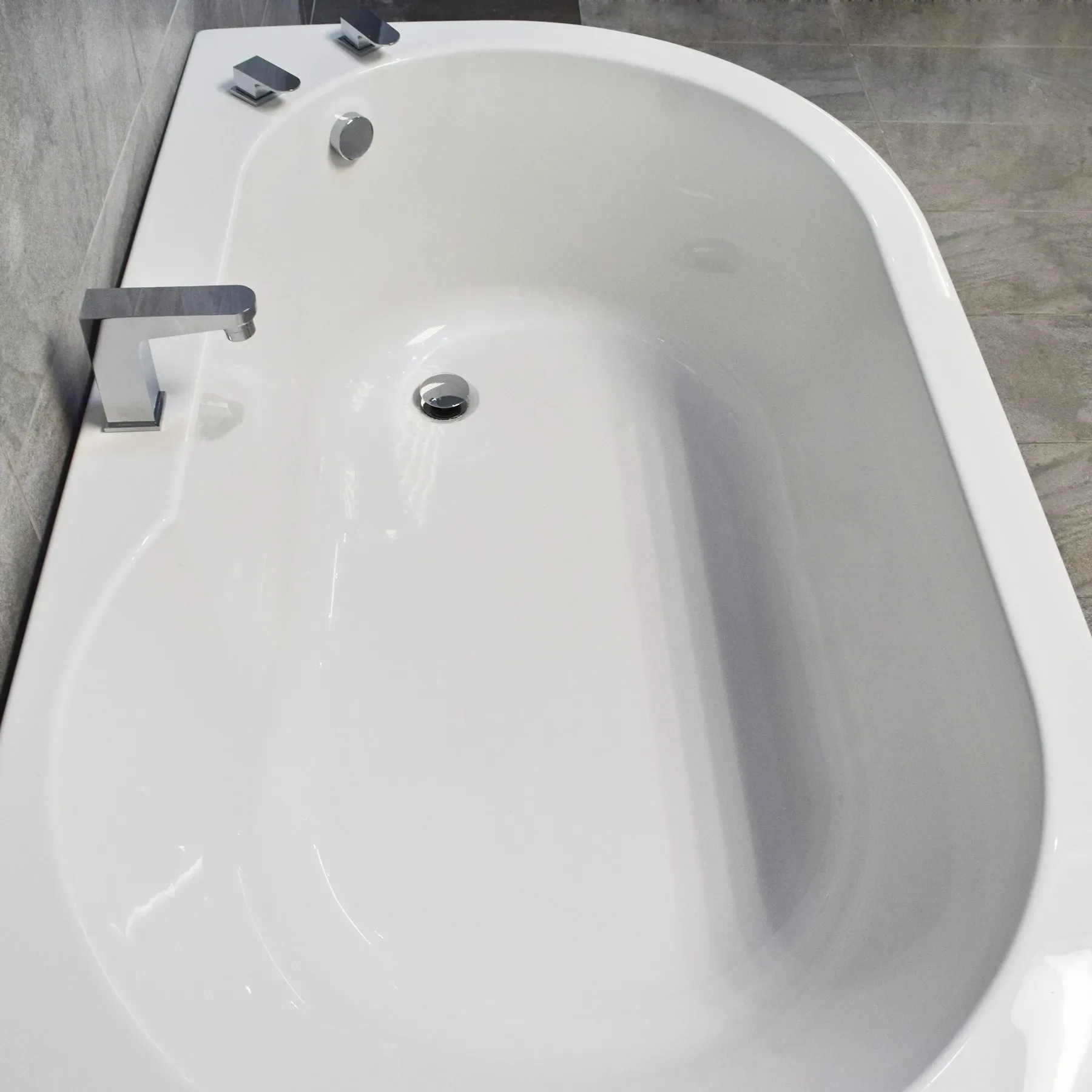 Offset Corner Bath Acrylic 1550 X 900mm White Left Or Right Hand + Front Panel 6 Offset Corner Bath Acrylic 1550 X 900mm White Left Or Right Hand + Front Panel - Image 4