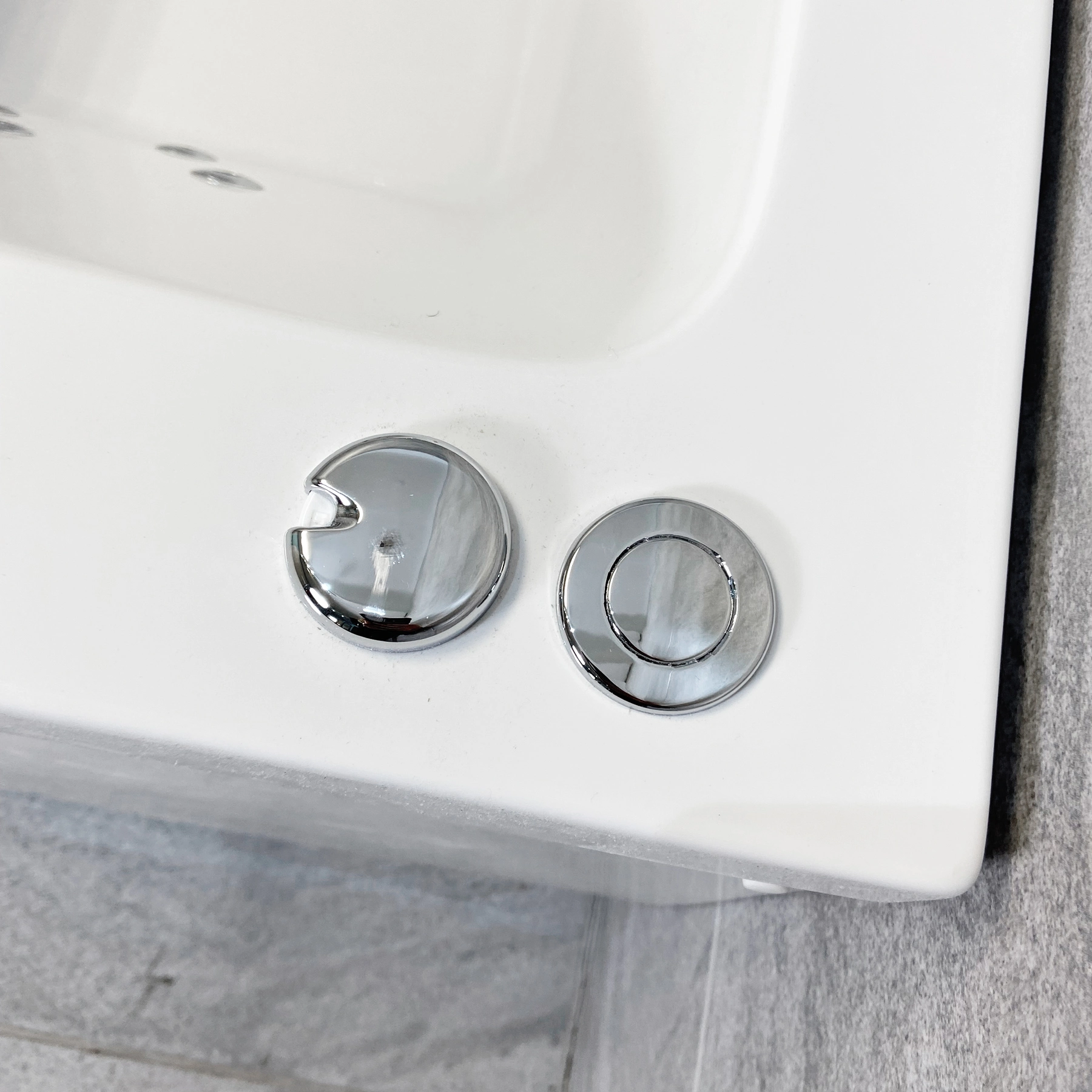 Siera Square Style Whirlpool Spa Bath 1700 X 700mm With 6 Or 11 Jet + Light 5 Siera Square Style Whirlpool Spa Bath 1700 X 700mm With 6 Or 11 Jet + Light - Image 3