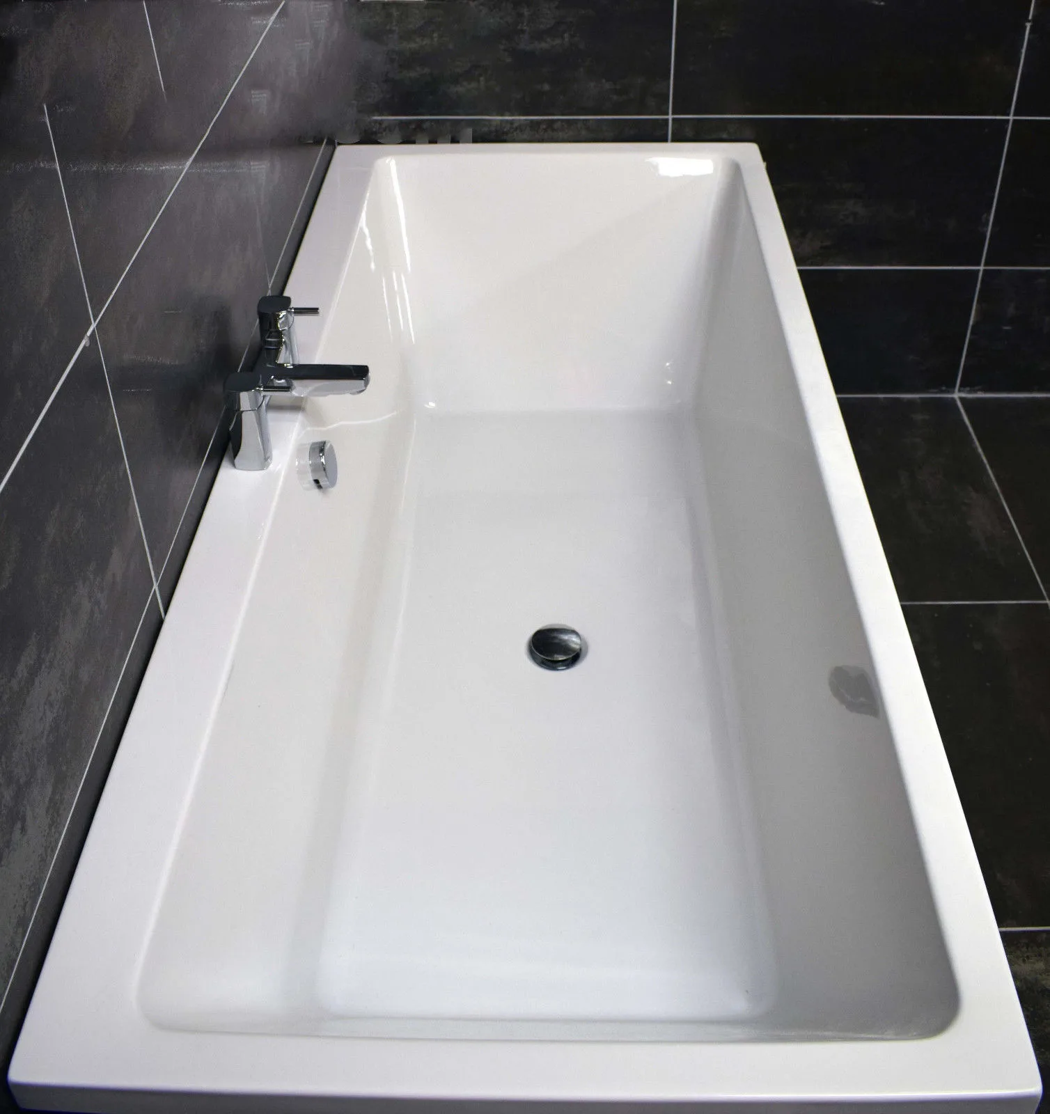 Suzie Slim 1700mm X 750mm Square Style Thin Rim Double Ended Bath 5 Suzie Slim 1700mm X 750mm Square Style Thin Rim Double Ended Bath - Image 3