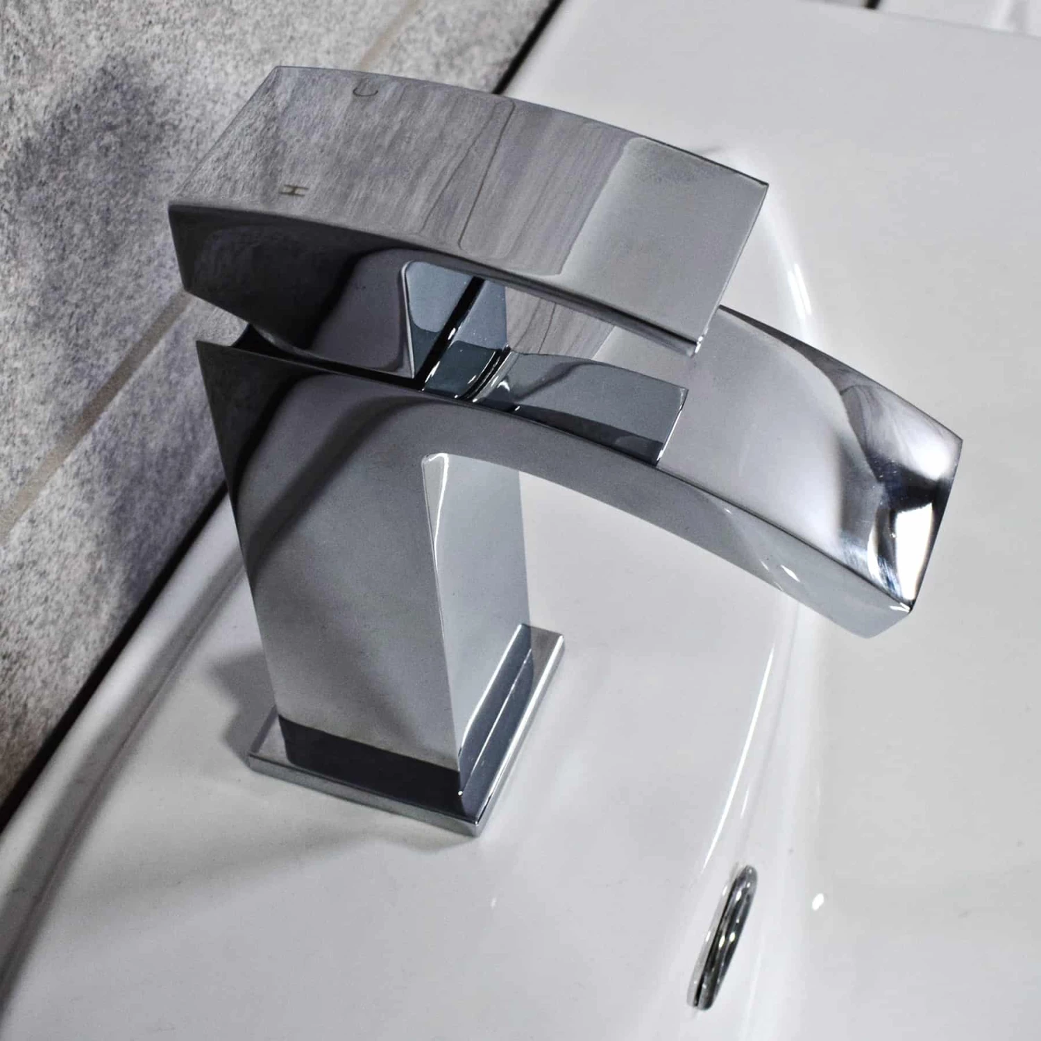 Tegan Modern Curved Bath Shower Mixer & Basin Mono Mixer Tap + Wastes 8 Tegan Modern Curved Bath Shower Mixer & Basin Mono Mixer Tap + Wastes - Image 6