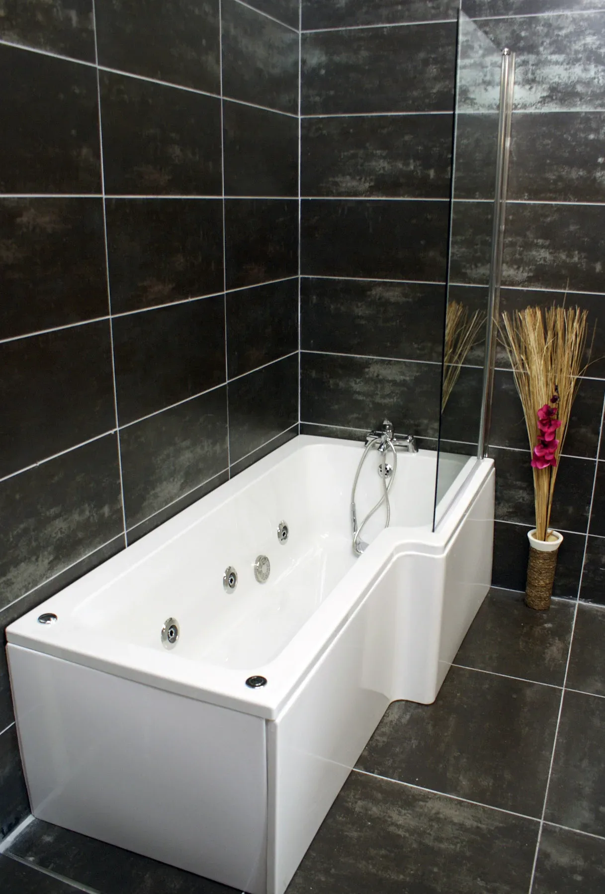 L Shaped Spa Bath And Screen With Whirlpool – Right Hand Option 3 L Shaped Spa Bath And Screen With Whirlpool – Right Hand Option